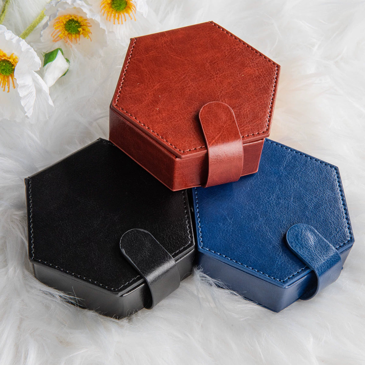 Premium Leather Dice Box Magnetic Polyhedral Dice Case Drop-Proof RPG Tabletop Gaming Storage Organizer