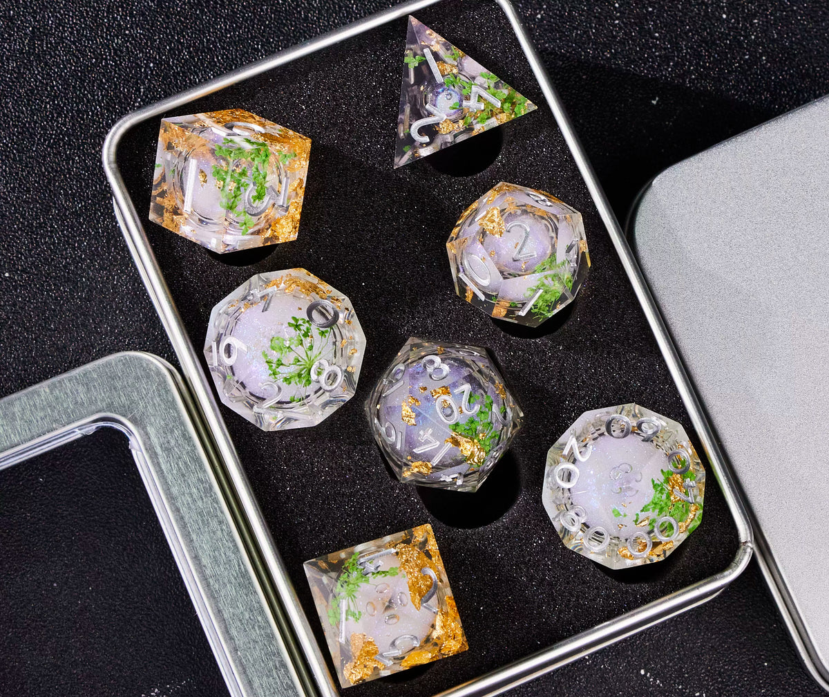 Liquid Core Starry Quicksand DND Polyhedral Dice Set, D20 RPG Tabletop Gaming Dice with Metal Tin and Velvet Pouch