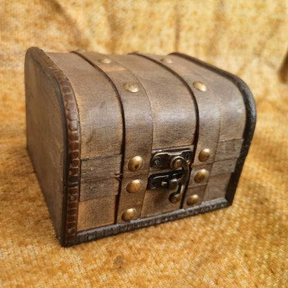 Vintage Wooden Dice Box TRPG Tabletop RPG Polyhedral Dice Storage Case Retro Treasure Chest Box for Board Games