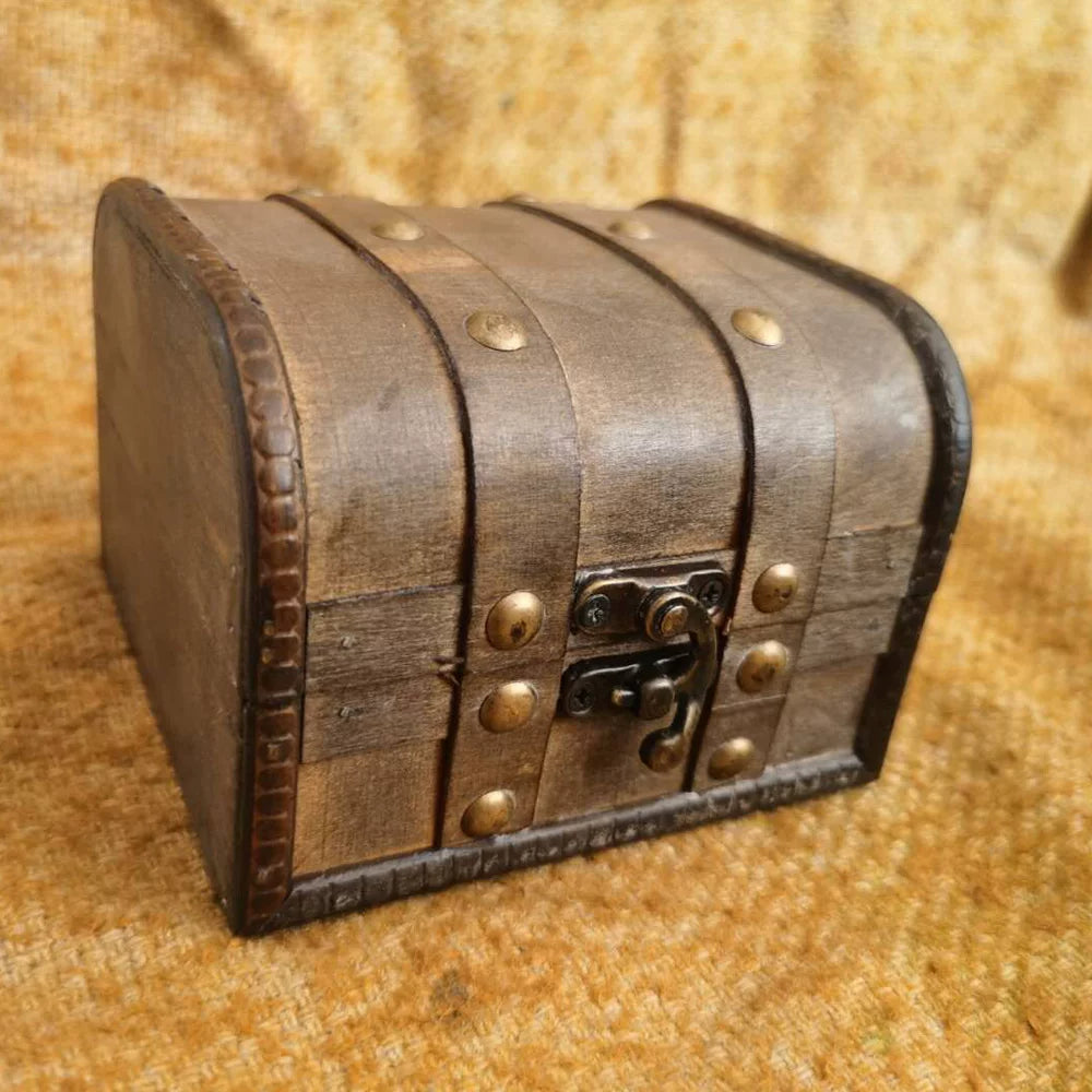 Vintage Wooden Dice Box TRPG Tabletop RPG Polyhedral Dice Storage Case Retro Treasure Chest Box for Board Games
