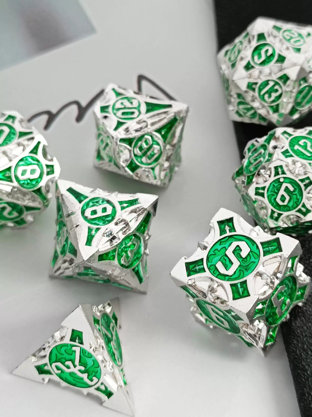 Solid Metal Sharp Edge RPG Dice Set Dragon Scale Polyhedral Gaming Dice for DND COC Warhammer Tabletop Games Collectible Gift