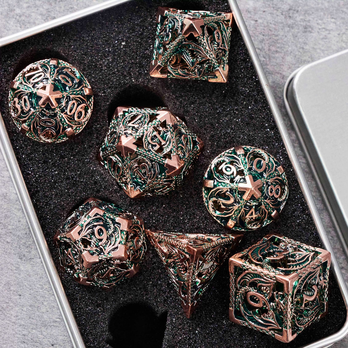 Hollow Metal Polyhedral DND Dice Set, Dragon Theme D20 Tabletop RPG Dice for D&D, Call of Cthulhu, Pathfinder, TRPG Games