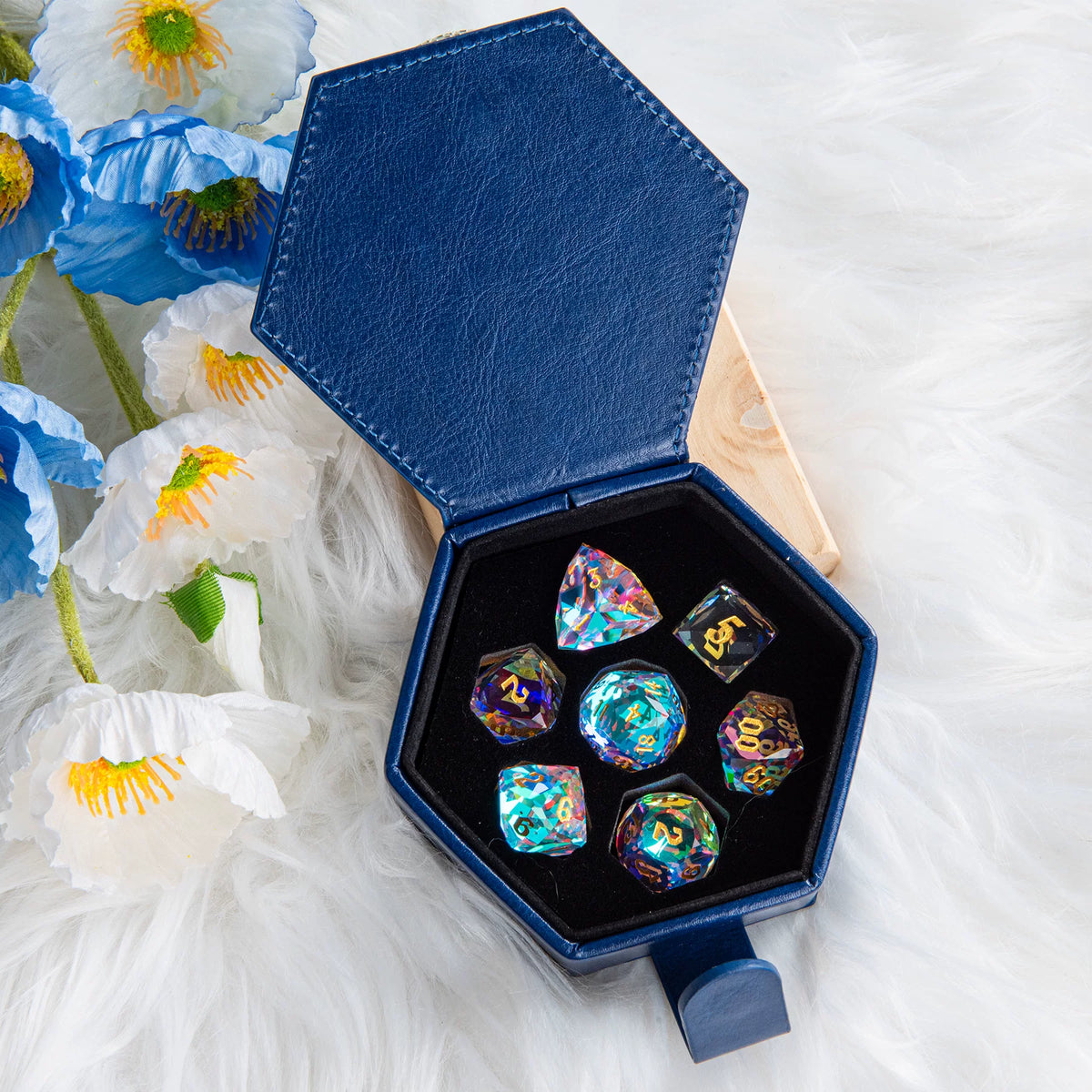 Premium Leather Dice Box Magnetic Polyhedral Dice Case Drop-Proof RPG Tabletop Gaming Storage Organizer
