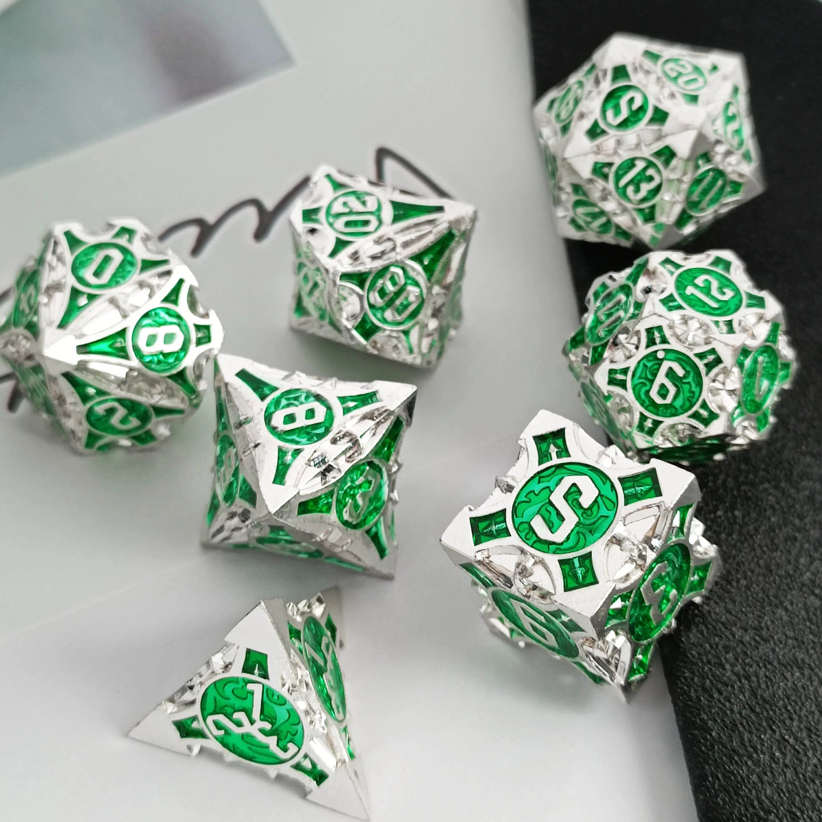 Solid Metal Sharp Edge RPG Dice Set Dragon Scale Polyhedral Gaming Dice for DND COC Warhammer Tabletop Games Collectible Gift