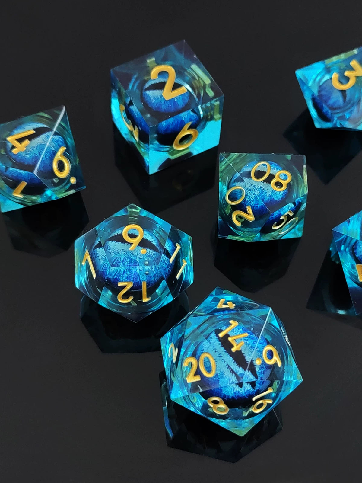 Floating Dragon Eye Polyhedral Dice Set Liquid Core RPG Dice for DND COC Tabletop Games