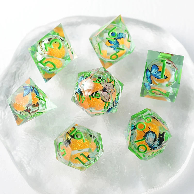 Liquid Core Sharp Edge Resin Dice Set, Floating Dragon Eye Polyhedral D&D TTRPG Tabletop Dice with Metal Box & Velvet Pouch