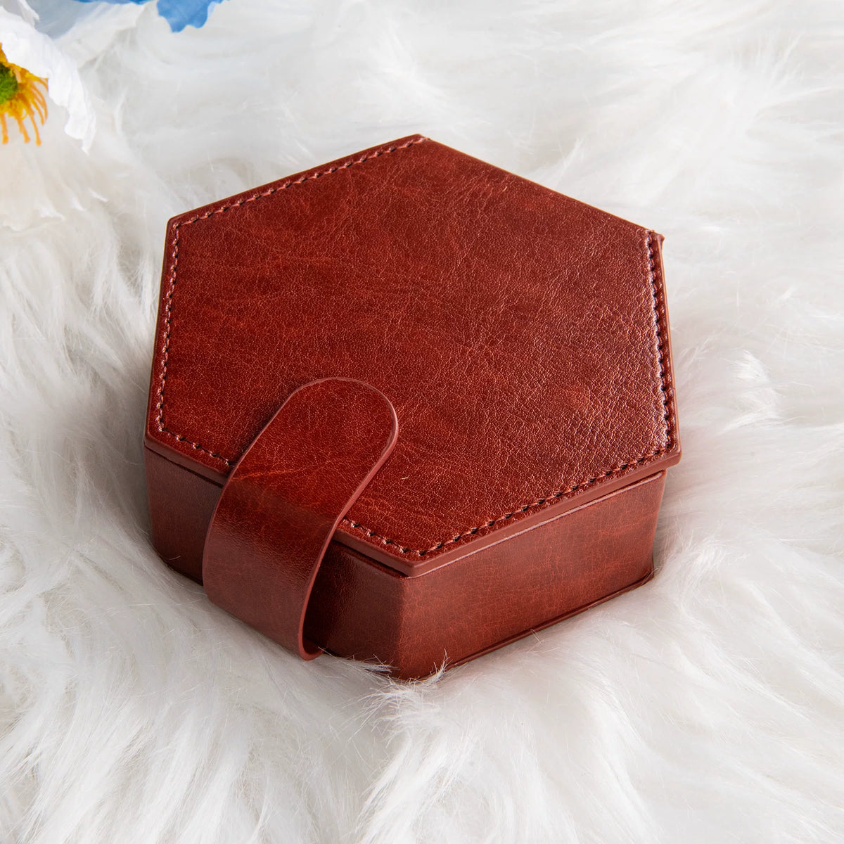 Premium Leather Dice Box Magnetic Polyhedral Dice Case Drop-Proof RPG Tabletop Gaming Storage Organizer