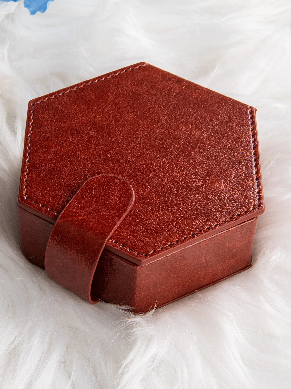 Premium Leather Dice Box Magnetic Polyhedral Dice Case Drop-Proof RPG Tabletop Gaming Storage Organizer